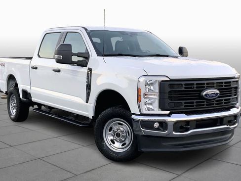 Used 2025 Ford F250 XL w/ XL Chrome Package image 2