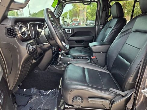 Used 2019 Jeep Wrangler Unlimited Sahara AWD/4WD image 13
