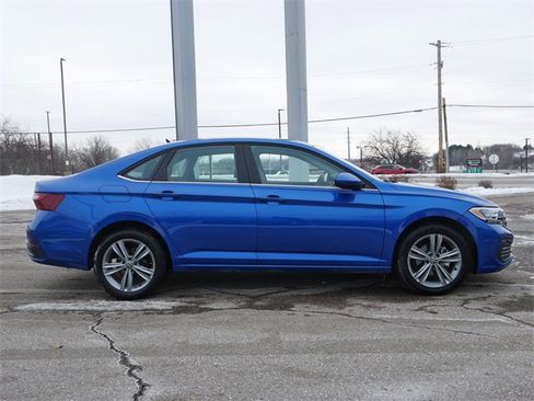 Certified 2024 Volkswagen Jetta SE image 8