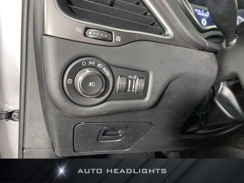 Used 2019 Jeep Cherokee Latitude Plus FWD image 23