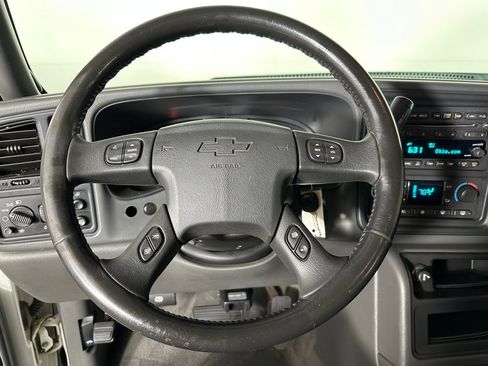 Used 2004 Chevrolet Avalanche 2500 w/ Preferred Equipment Group AWD/4WD image 10
