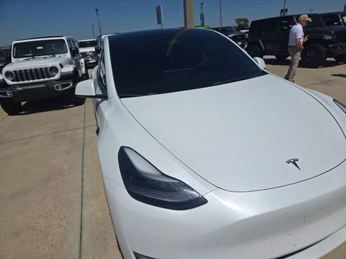 Used 2023 Tesla Model Y Performance image 7