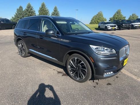 Used 2022 Lincoln Aviator Reserve w/ Equipment Group 201A AWD/4WD image 8