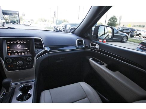 Used 2016 Jeep Grand Cherokee Limited 75th Anniversary AWD/4WD image 11