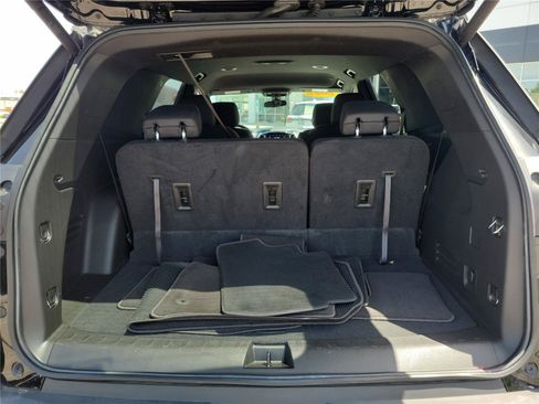Used 2022 Chevrolet Traverse LT FWD image 9