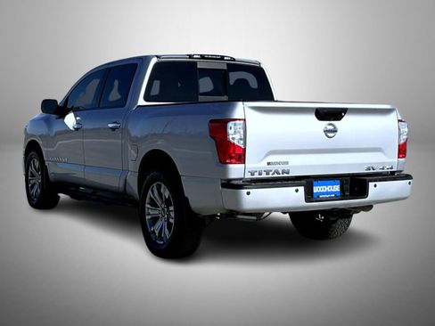 Used 2018 Nissan Titan SV w/ SV Convenience Package image 7