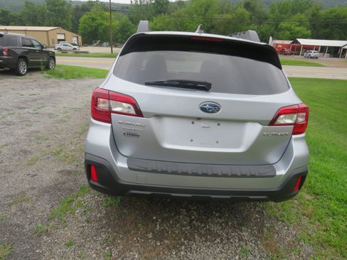 Used 2019 Subaru Outback 2.5i Premium AWD/4WD image 6