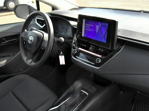 Used 2025 Toyota Corolla LE FWD image 41