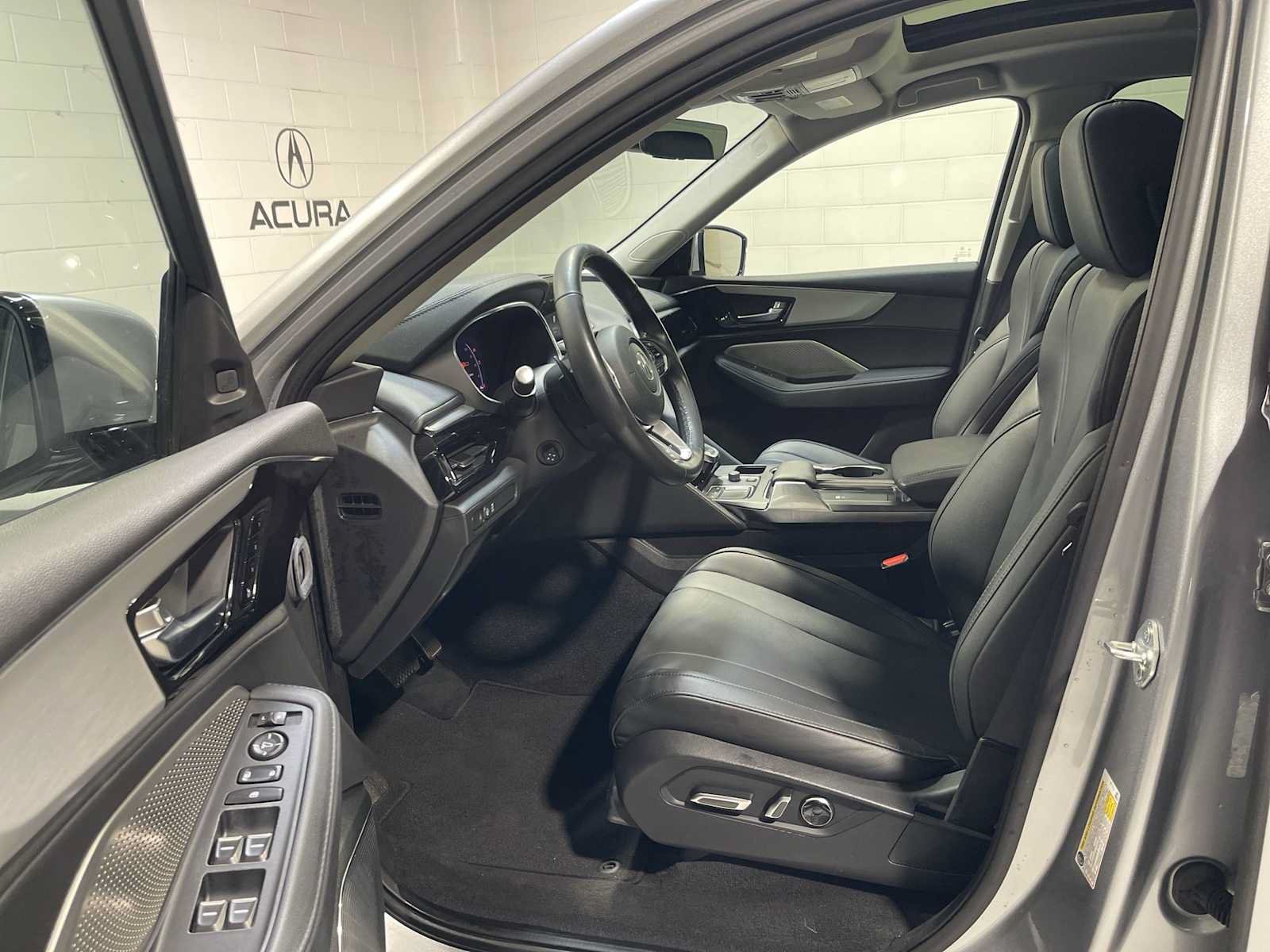 Used 2024 Acura MDX SH-AWD image 2