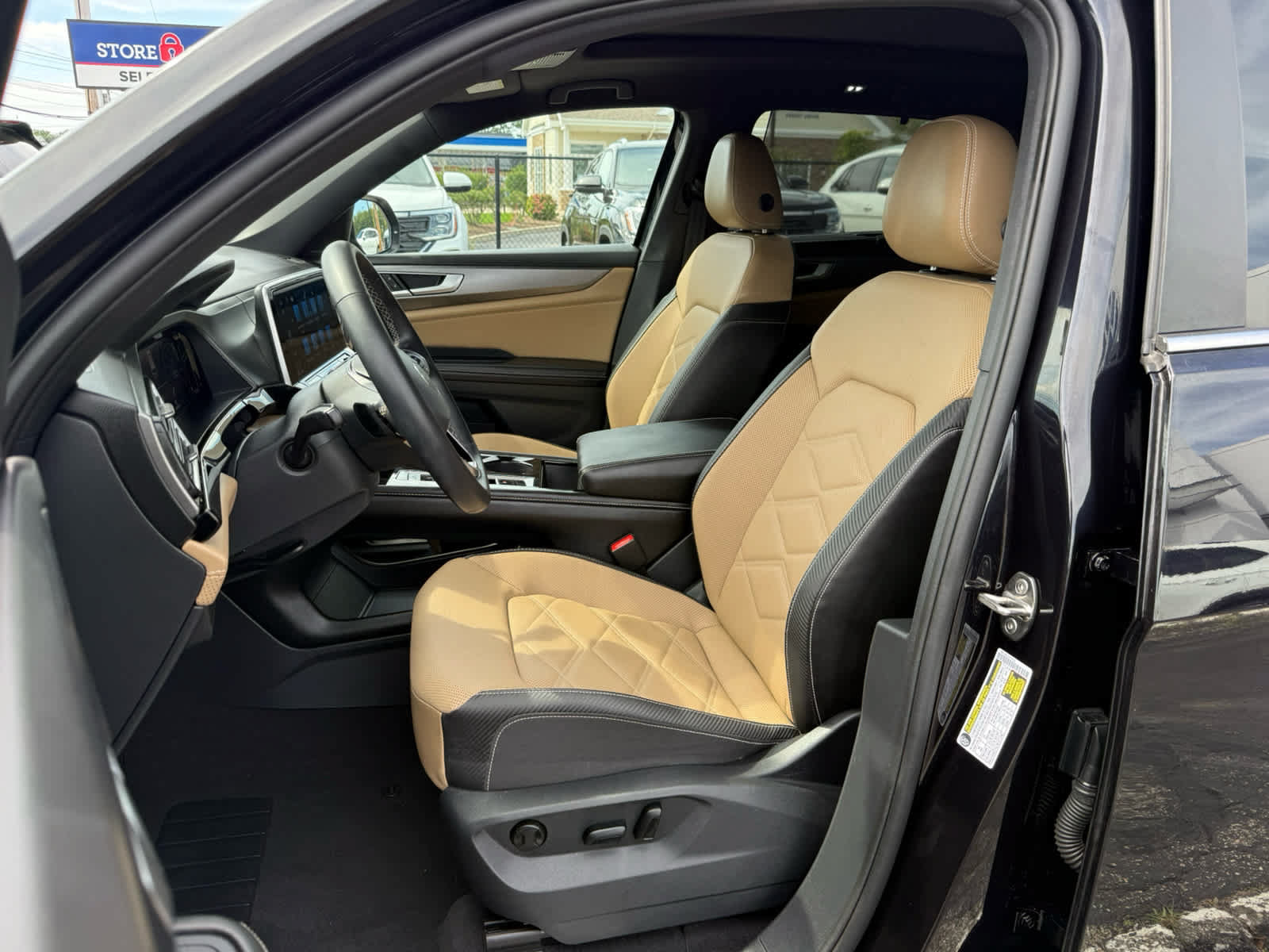 Used 2024 Volkswagen Atlas Cross Sport SE w/ Panoramic Sunroof Package AWD/4WD image 19