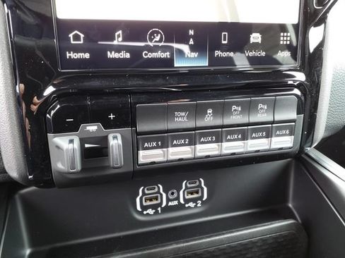 Used 2024 RAM 2500 Big Horn w/ Sport Appearance Package AWD/4WD image 16