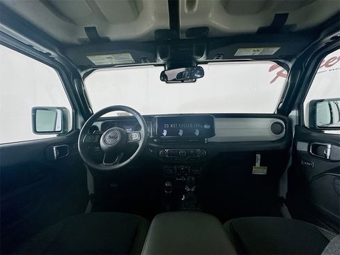 New 2025 Jeep Gladiator Sport image 9