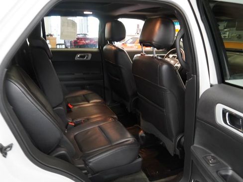 Used 2014 Ford Explorer XLT w/ Equipment Group 202A image 23