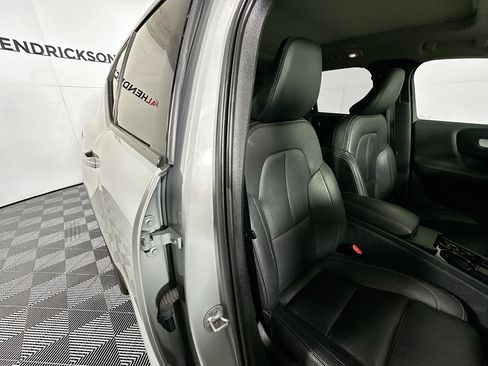 Used 2024 Volvo XC40 B5 Plus w/ Climate Package image 28