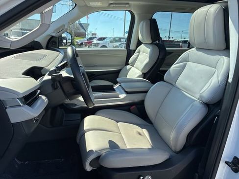 Used 2025 Lincoln Navigator L Reserve AWD/4WD image 23