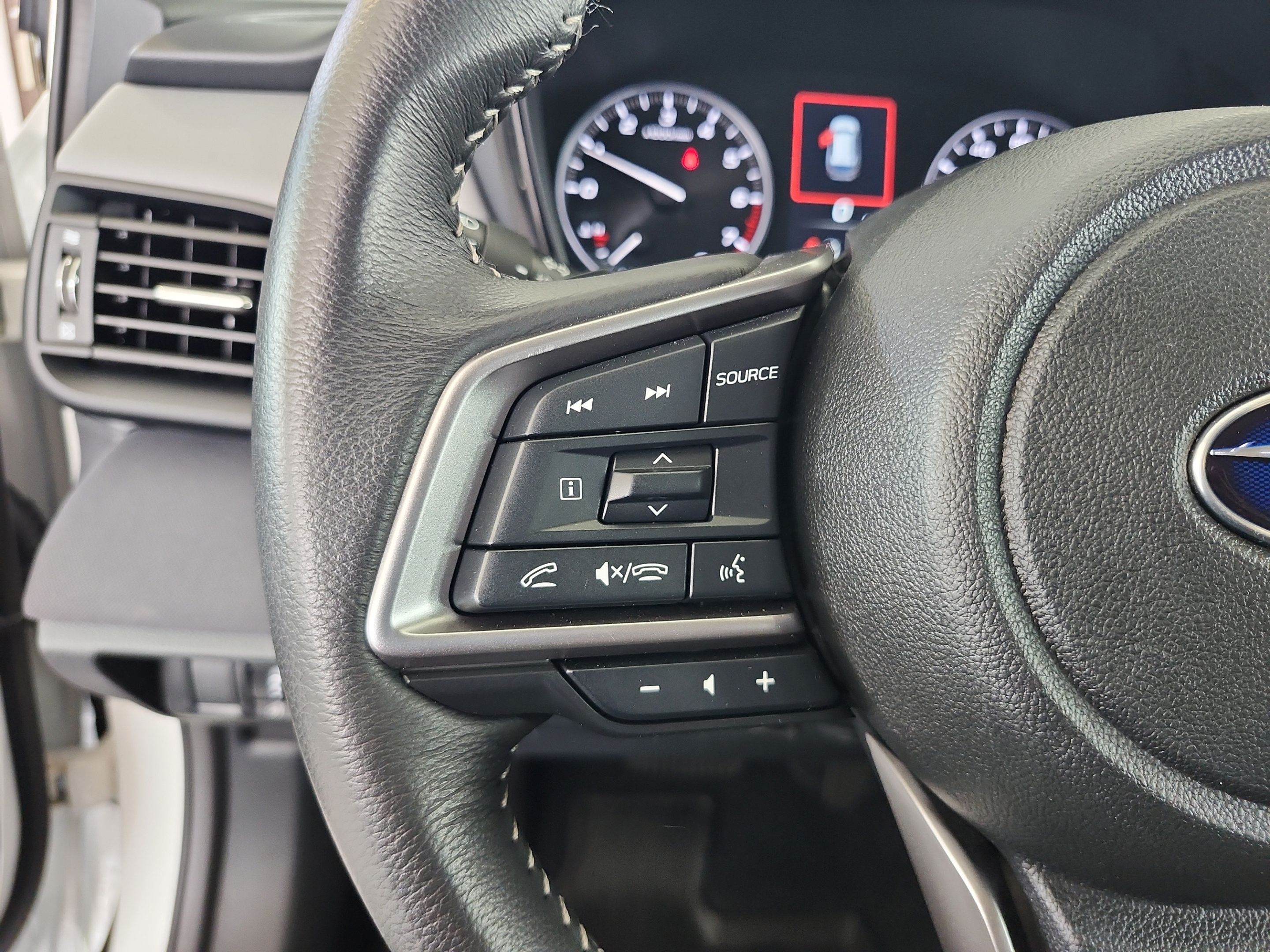 Used 2025 Subaru Outback Premium AWD/4WD image 14