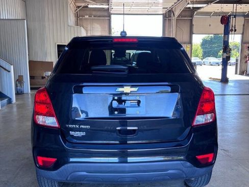 Used 2017 Chevrolet Trax LS w/ Fleet Convenience Package AWD/4WD image 9