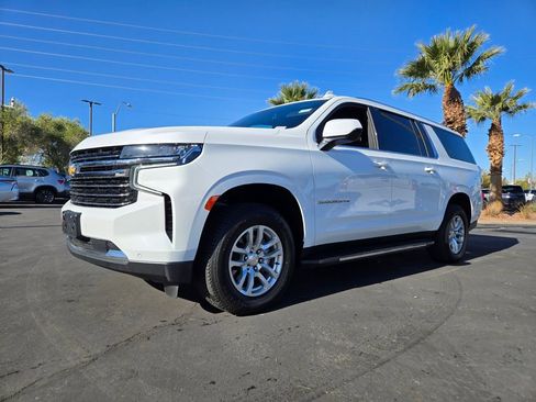 Used 2024 Chevrolet Suburban LT image 2