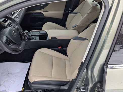 Used 2019 Lexus ES 350 350 w/ Premium Package image 24