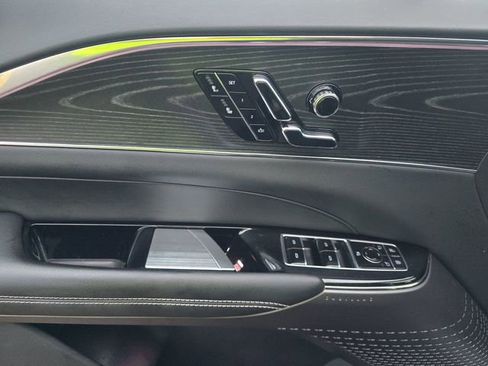 Used 2024 Cadillac Lyriq Luxury AWD/4WD image 13