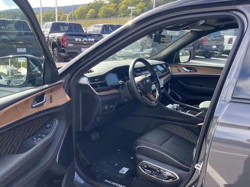 New 2025 Jeep Grand Cherokee L Summit image 14