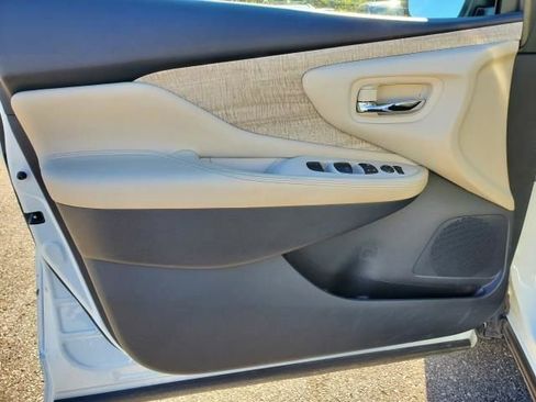 Used 2023 Nissan Murano SV image 19