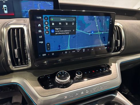 Used 2025 Ford Expedition Max Platinum image 19