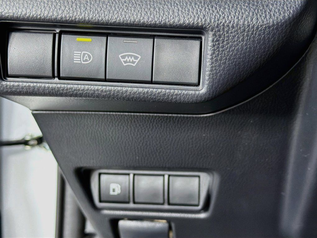 Used 2025 Toyota Prius LE FWD image 15