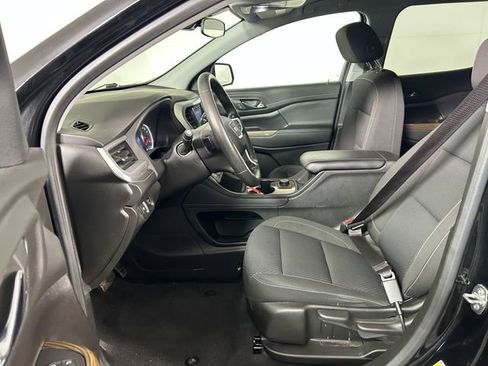 Used 2023 GMC Acadia SLE image 12