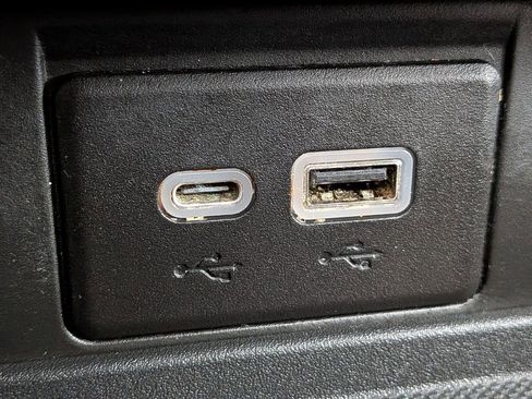 Used 2022 GMC Yukon XL SLT image 25