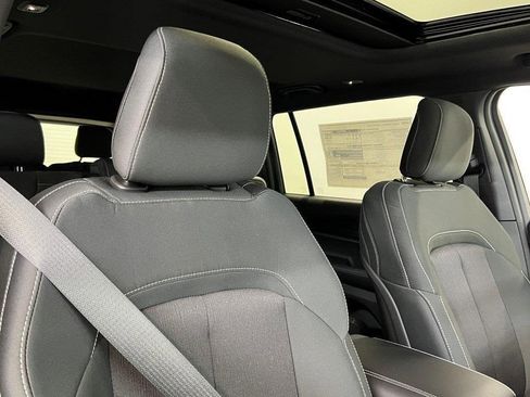 New 2025 Jeep Grand Cherokee L Laredo w/ Luxury Tech Group I image 8