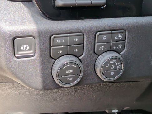 New 2026 Chevrolet Silverado 2500 ZR2 AWD/4WD image 17