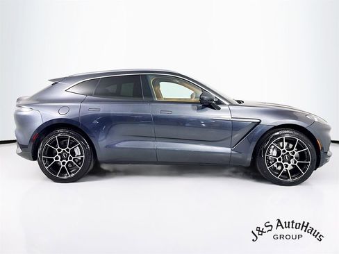Used 2022 Aston Martin DBX AWD/4WD image 8