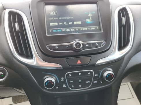 Used 2018 Chevrolet Equinox LT image 12