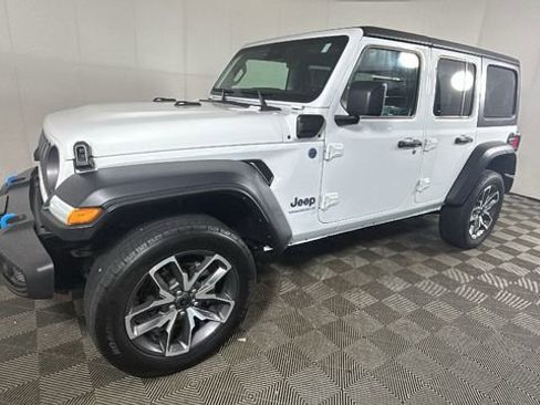 Used 2024 Jeep Wrangler Unlimited w/ Convenience Group AWD/4WD image 7
