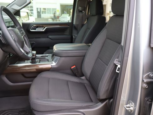 Used 2025 Chevrolet Silverado 1500 LT Trail Boss w/ Convenience Package II image 19