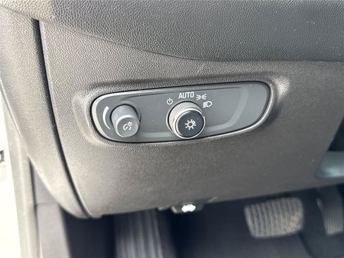 Used 2021 Chevrolet Equinox LS w/ LS Convenience Package FWD image 19