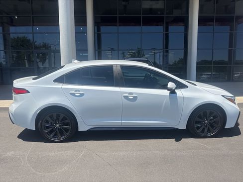 Used 2023 Toyota Corolla SE FWD image 4