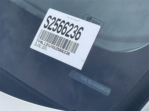 New 2025 Volvo XC40 B5 Core image 24