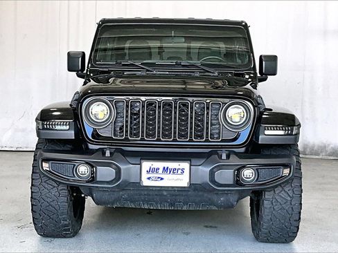 Used 2024 Jeep Gladiator Sport AWD/4WD image 2