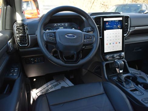 New 2025 Ford Ranger Lariat w/ Black Appearance Package image 19