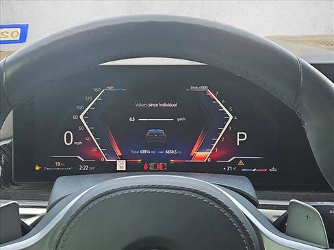 Used 2024 BMW X6 xDrive40i w/ Executive Package image 11