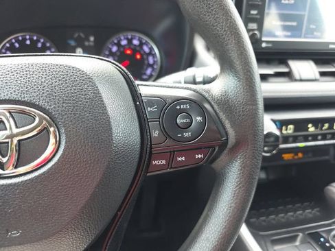 Used 2021 Toyota RAV4 XLE w/ Convenience Package FWD image 21