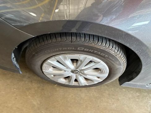 Used 2022 Toyota Prius L Eco FWD image 5