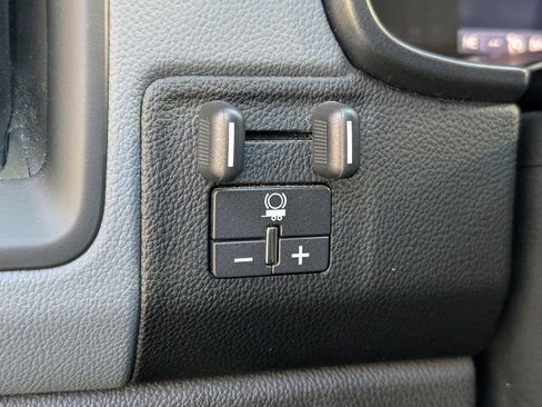 Used 2019 Chevrolet Colorado Z71 image 30