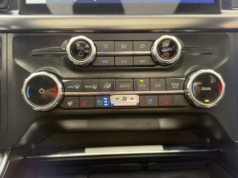 Used 2022 Ford F150 Platinum w/ Equipment Group 701A High image 33