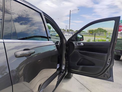 Used 2021 Jeep Grand Cherokee Laredo RWD image 89