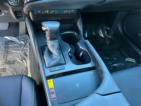 Certified 2024 Lexus ES 350 w/ Premium Package image 33