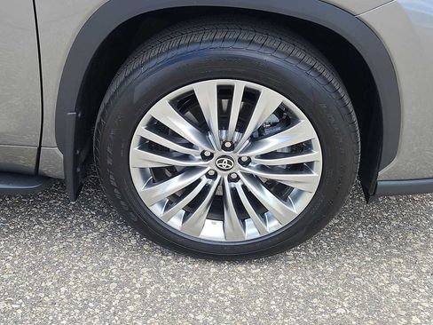 Used 2026 Toyota Highlander Platinum AWD/4WD image 11