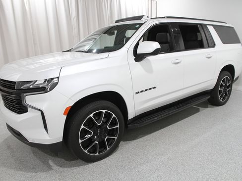 Certified 2023 Chevrolet Suburban RST w/ Sport Performance Package image 3
